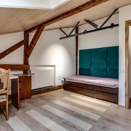Four Bedrooms In The Heart Of Apartment *