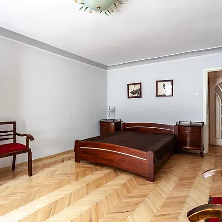 Apartment Four Bedrooms In The Heart Of Lviv