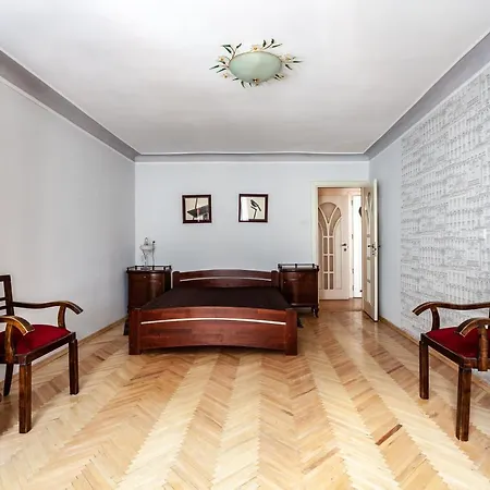 Four Bedrooms In The Heart Of * Lviv