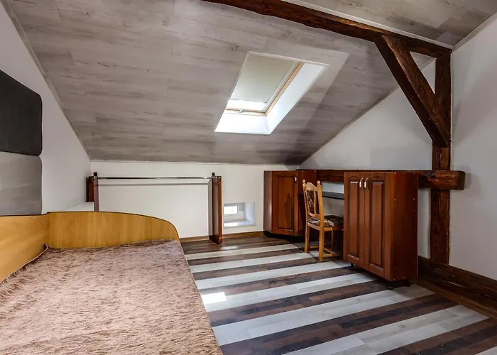 Lägenhet Four Bedrooms In The Heart Of Lviv